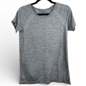 Athleta Women’s Foothill Seamless Size Medium Heather Gray Short Sleeve Tee